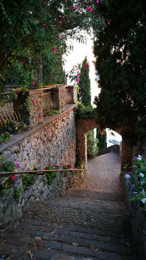 Bellavista Eremitaggio Apartment Torri Del Benaco Exterior photo